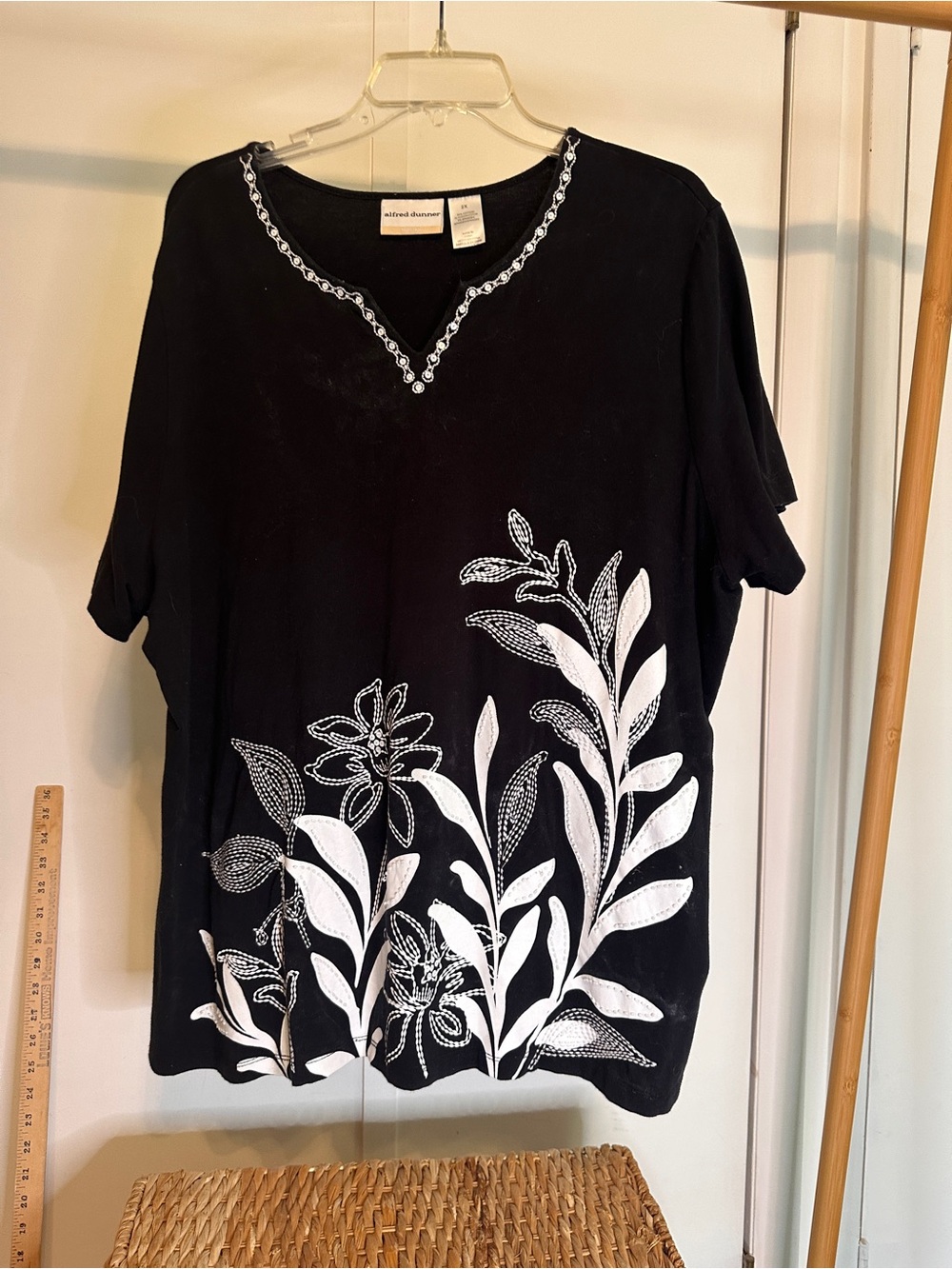 Alfred Dunner Black Short Sleeve Top with White Floral Design 2x